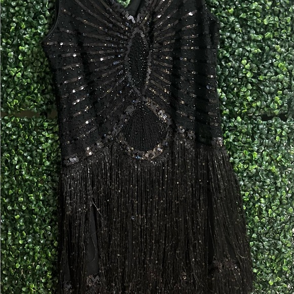 Flapper style dress in all black. Size large. ZIP side. - Picture 7 of 11